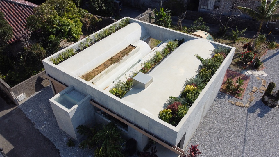 house in shikenbaru by studio cochi architects