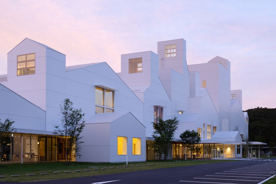 maruhonmakiart terrace by sou fujimoto architects