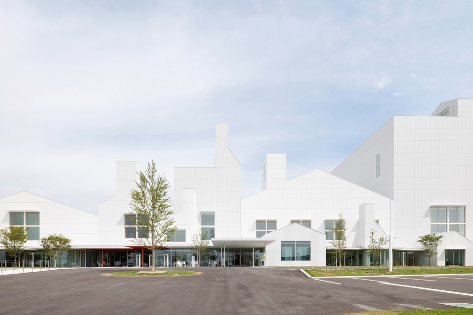 maruhonmakiart terrace by sou fujimoto architects