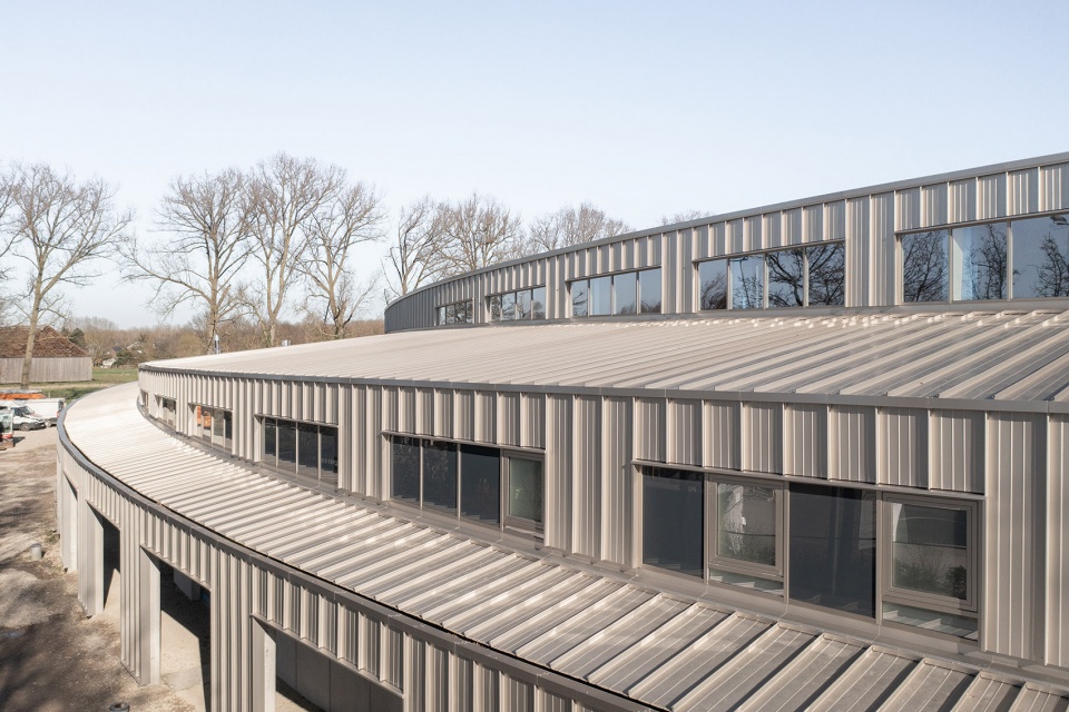 Zemst workshop and office spaces by WE S architects