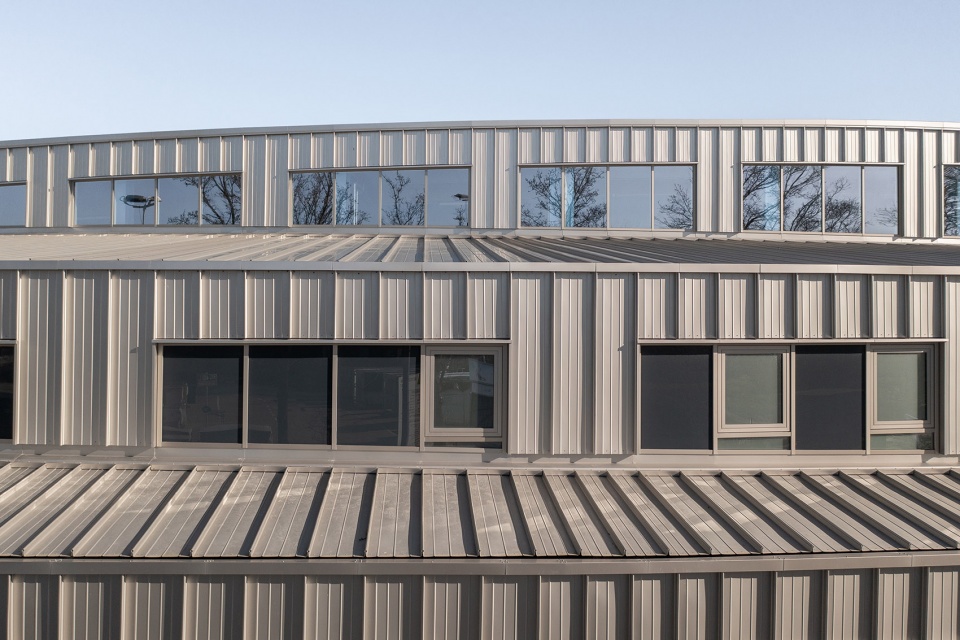 Zemst workshop and office spaces by WE S architects