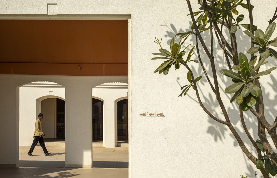 hotel in bodh gaya by sjk architects