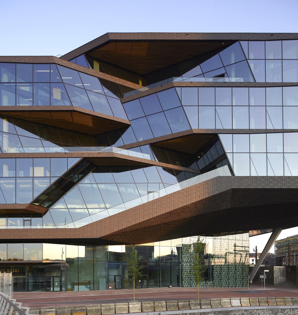unstudios new city campus for travel leader booking com opens in amsterdam