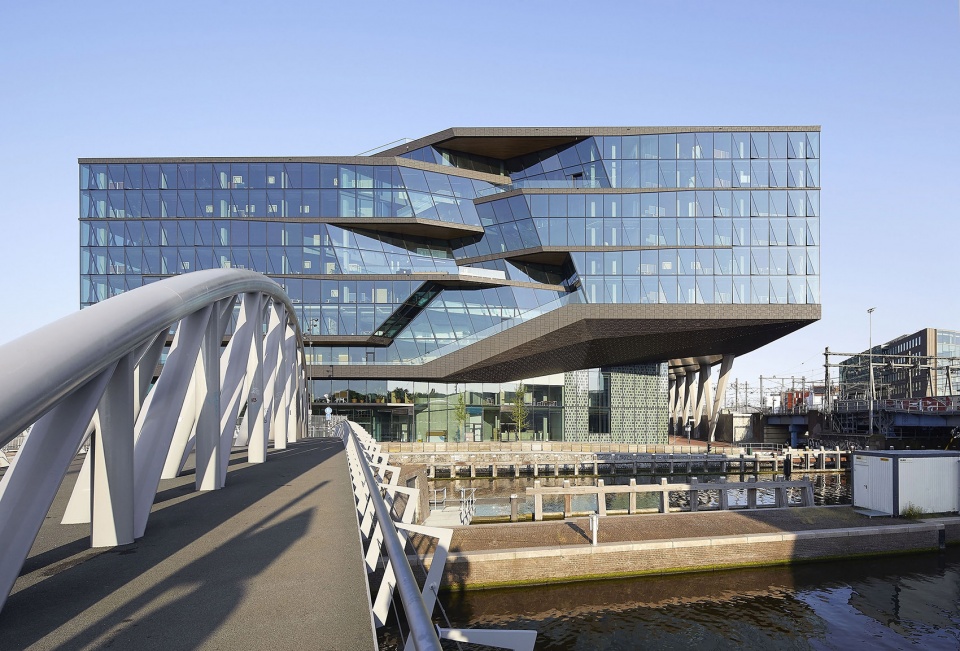 unstudios new city campus for travel leader booking com opens in amsterdam