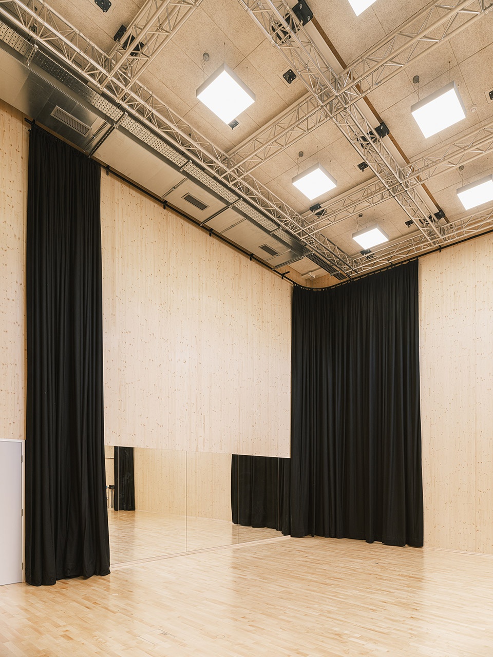 Roundhouse by Architects Paddy Dillon Reed Watts Architects