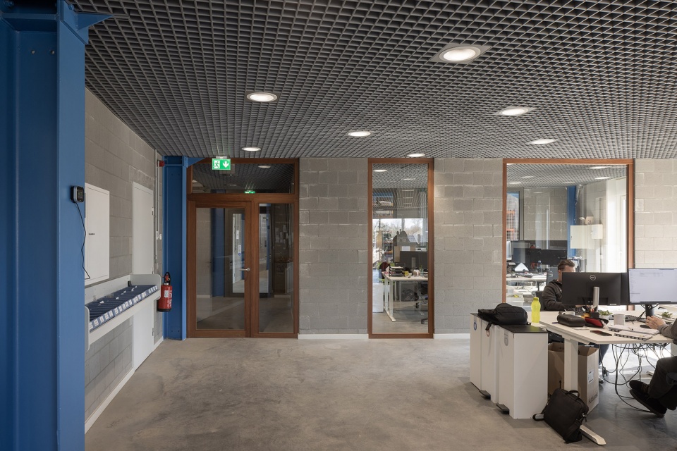 Zemst workshop and office spaces by WE S architects