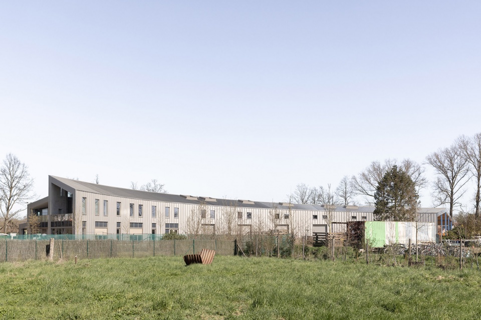 Zemst workshop and office spaces by WE S architects