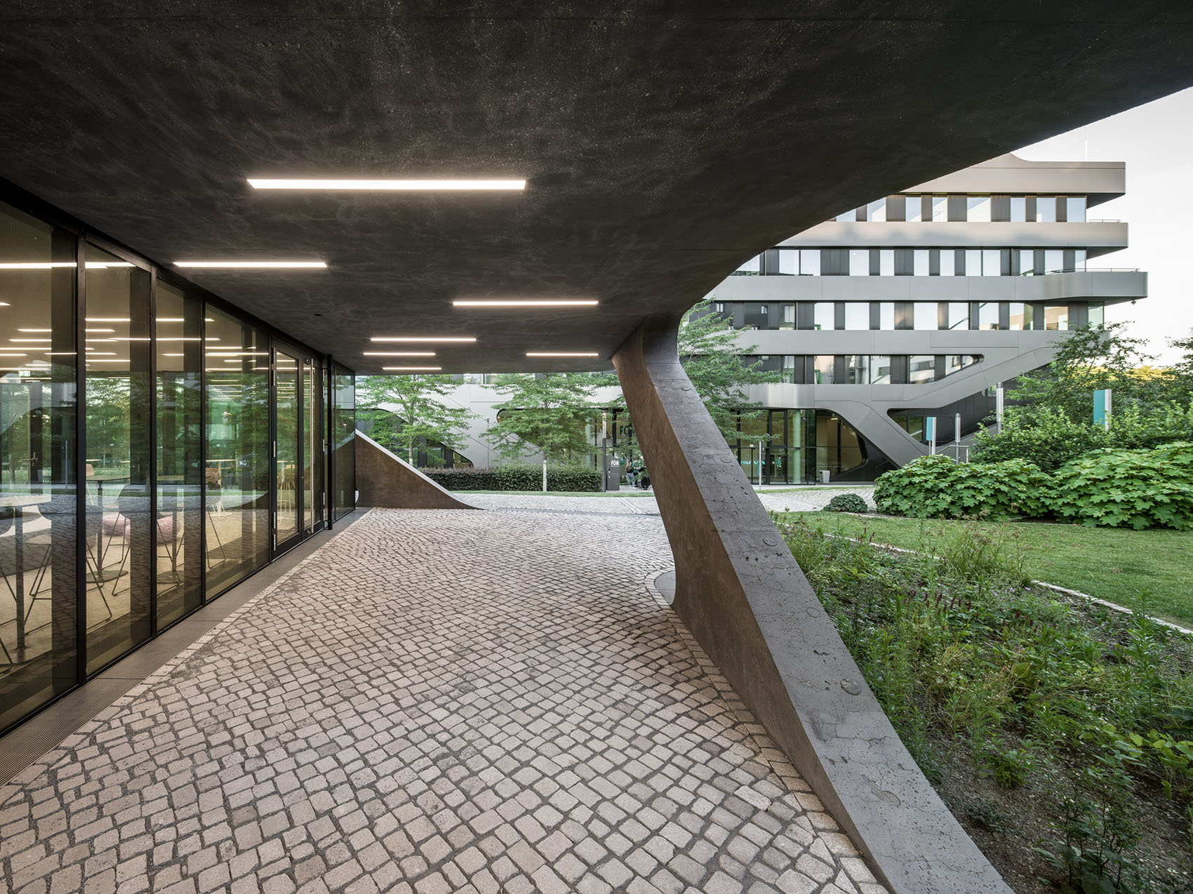 FOM University new social space by J.MAYER.H 谷德设计网