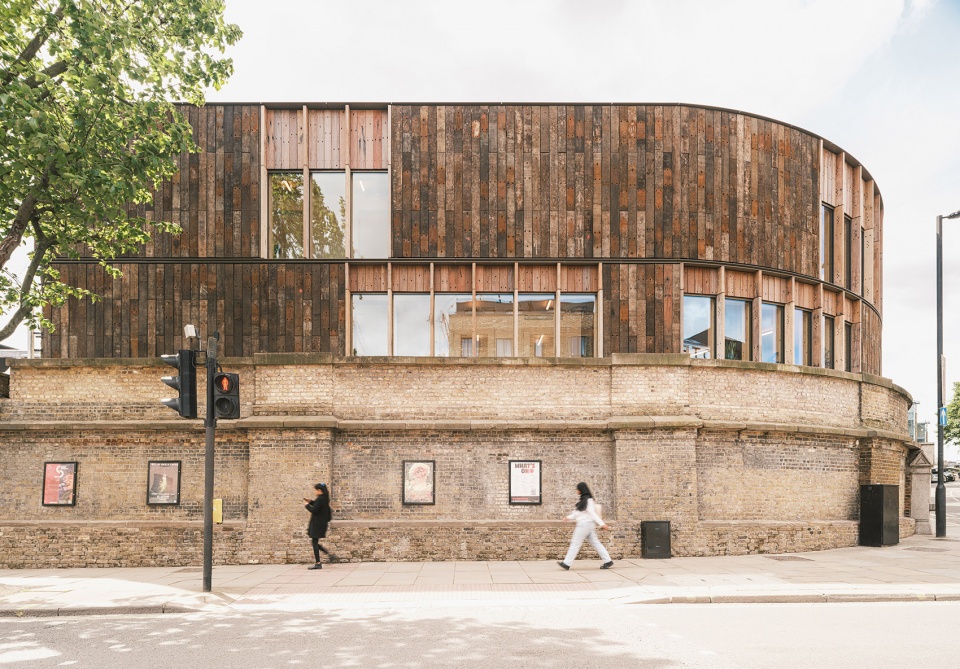 Roundhouse by Architects Paddy Dillon Reed Watts Architects