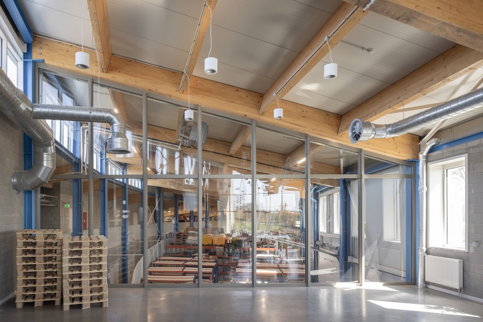 Zemst workshop and office spaces by WE S architects