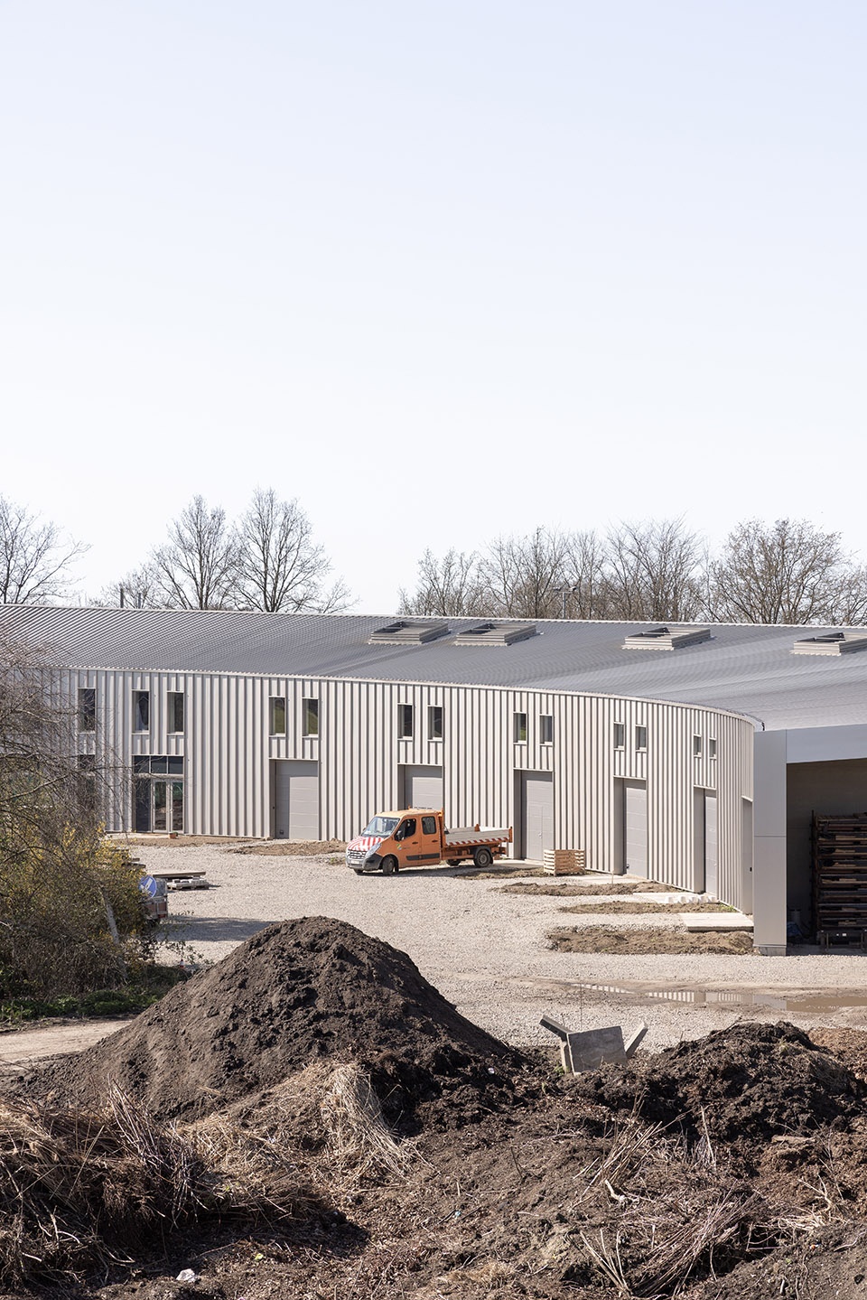 Zemst workshop and office spaces by WE S architects