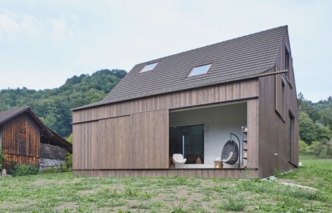 村庄里的谷仓住宅，瑞士 / BE ARCHITEKTUR GMBH, Boris Egli dipl. Architekt FH REG A SIA