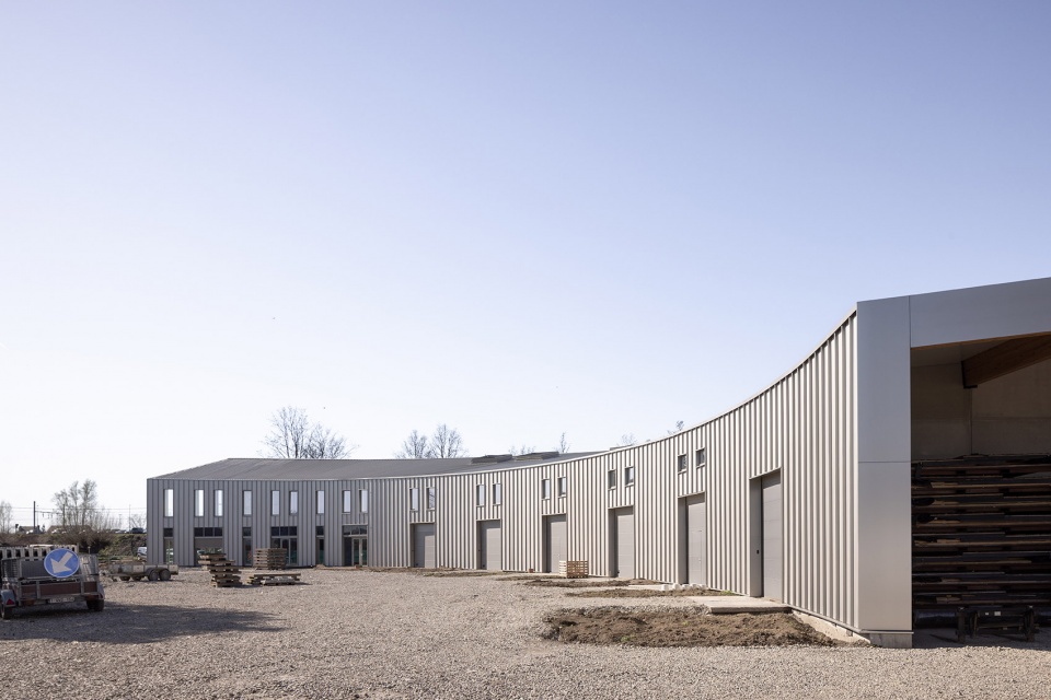 Zemst workshop and office spaces by WE S architects