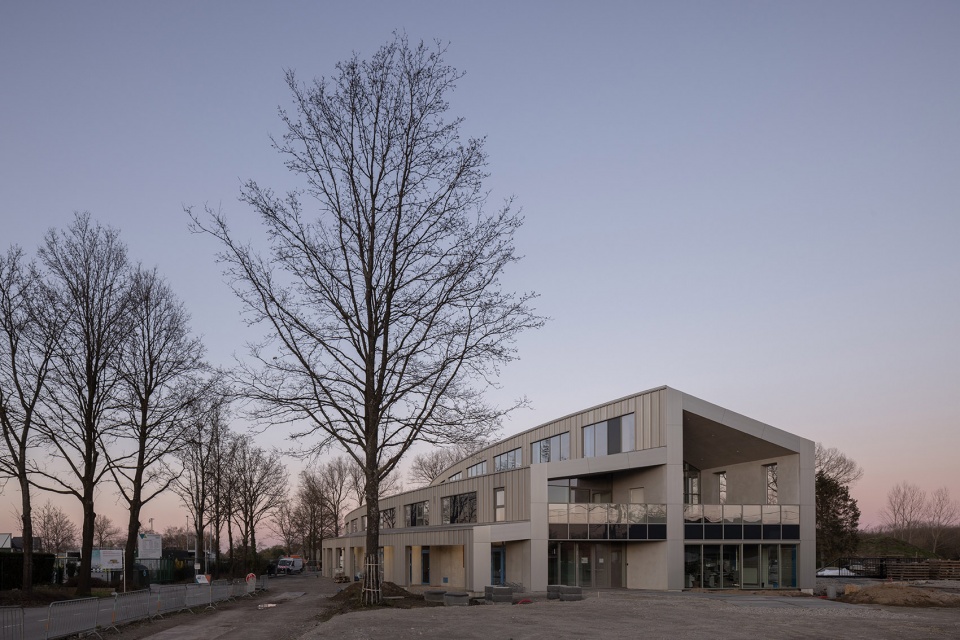 Zemst workshop and office spaces by WE S architects