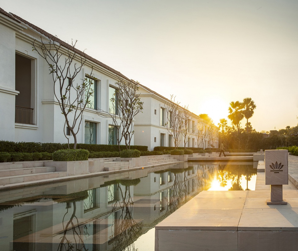 hotel in bodh gaya by sjk architects