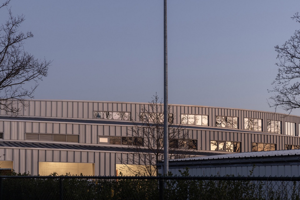Zemst workshop and office spaces by WE S architects