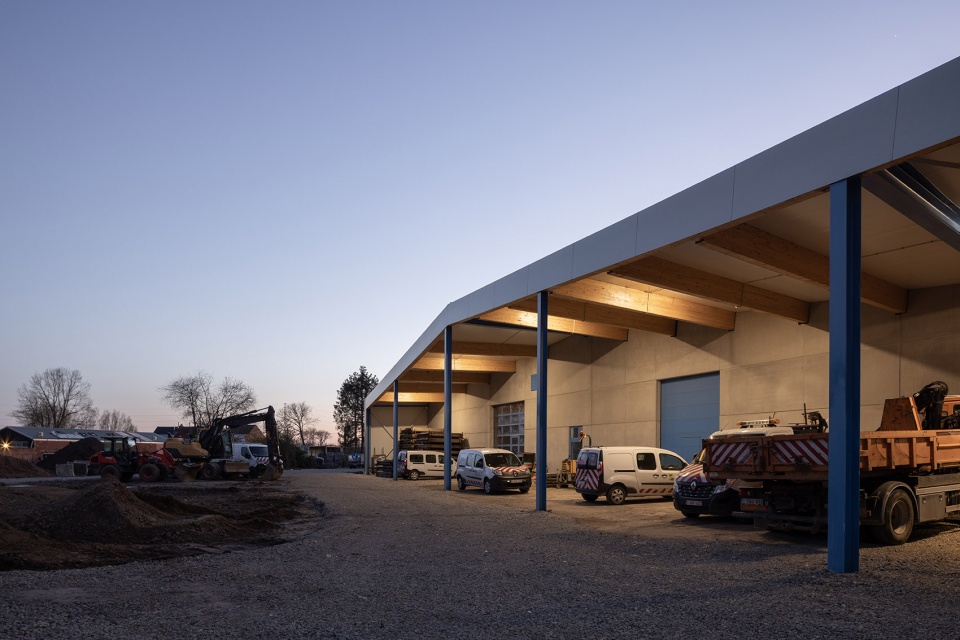 Zemst workshop and office spaces by WE S architects