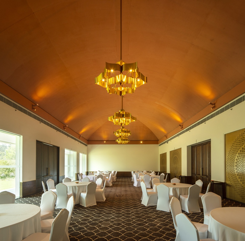 hotel in bodh gaya by sjk architects