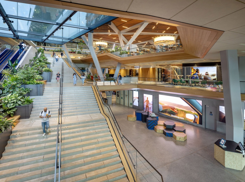 unstudios new city campus for travel leader booking com opens in amsterdam