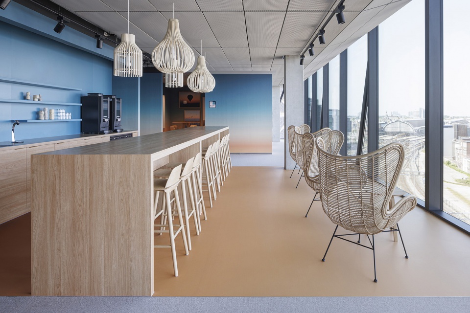 unstudios new city campus for travel leader booking com opens in amsterdam