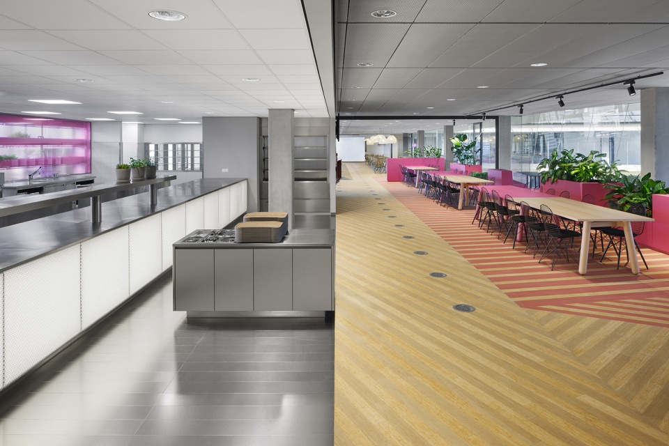 unstudios new city campus for travel leader booking com opens in amsterdam