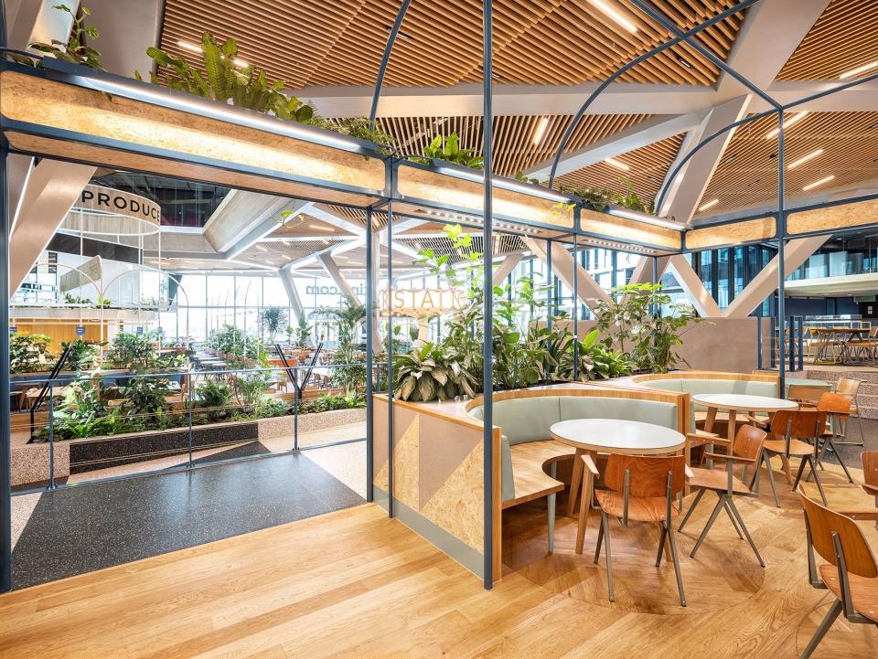 unstudios new city campus for travel leader booking com opens in amsterdam