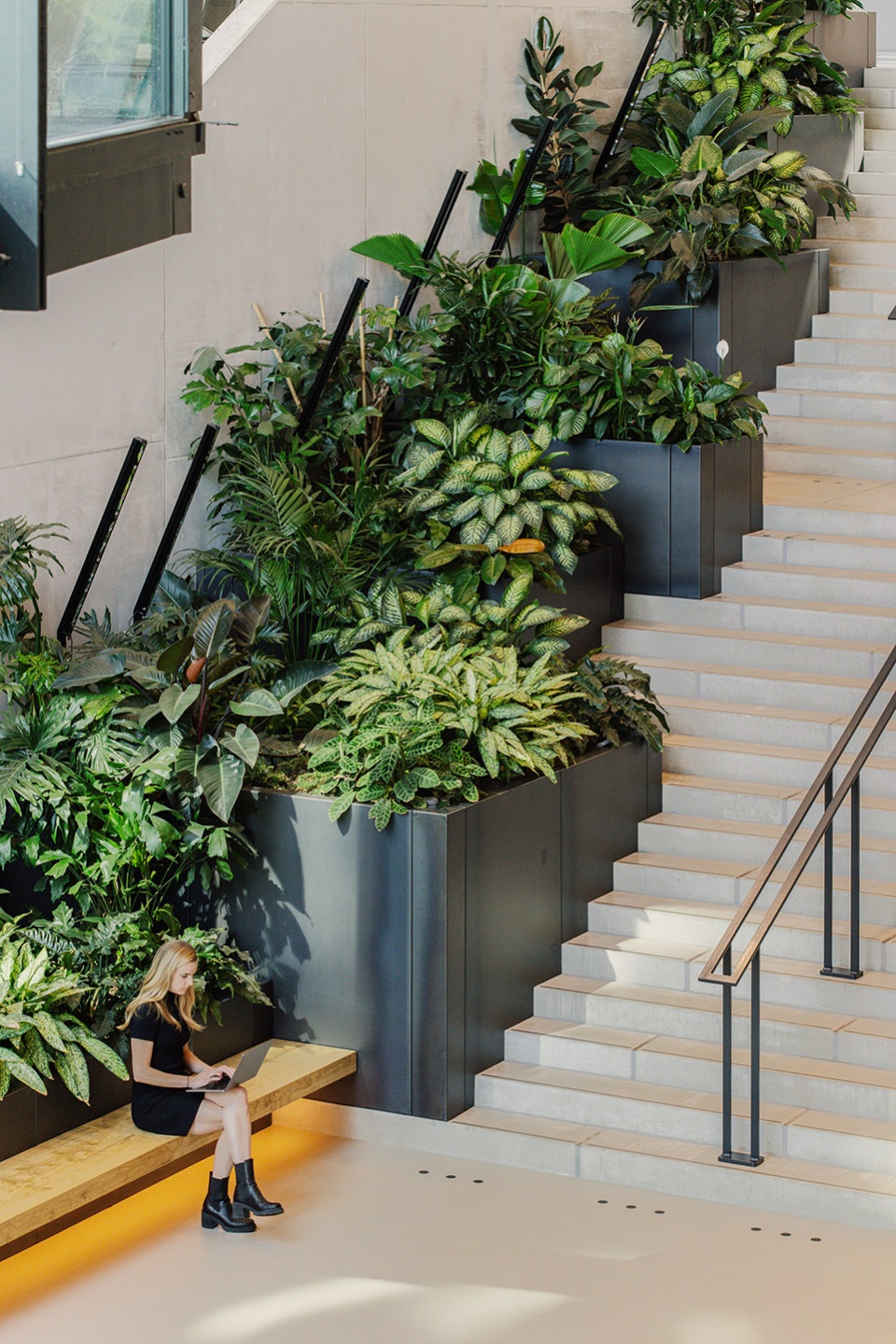 unstudios new city campus for travel leader booking com opens in amsterdam