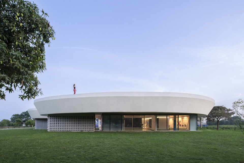 the ripple nanhai district freshwater fish industry technology demonstration and promotion center by wutopia lab