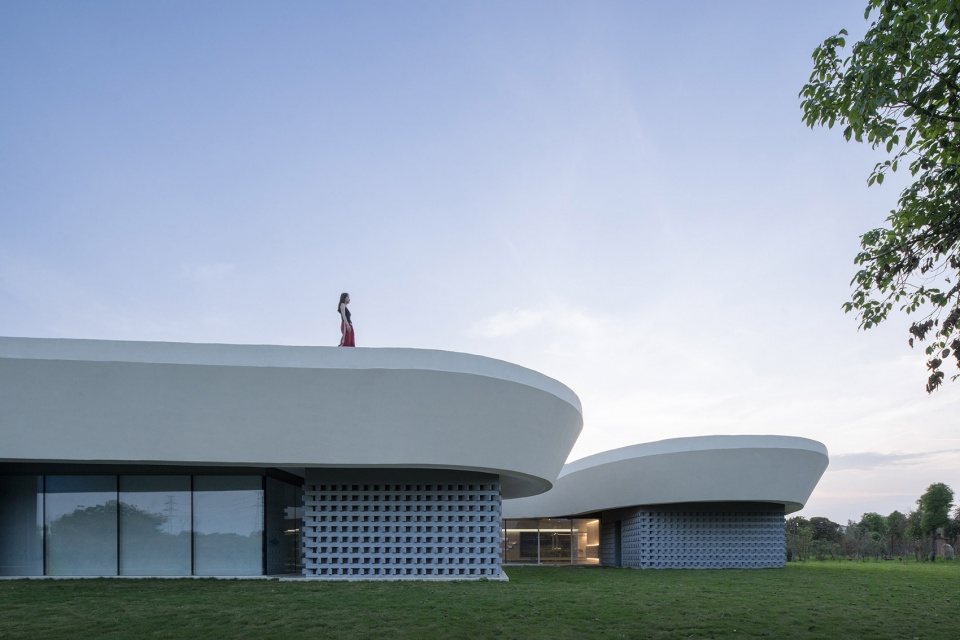 the ripple nanhai district freshwater fish industry technology demonstration and promotion center by wutopia lab