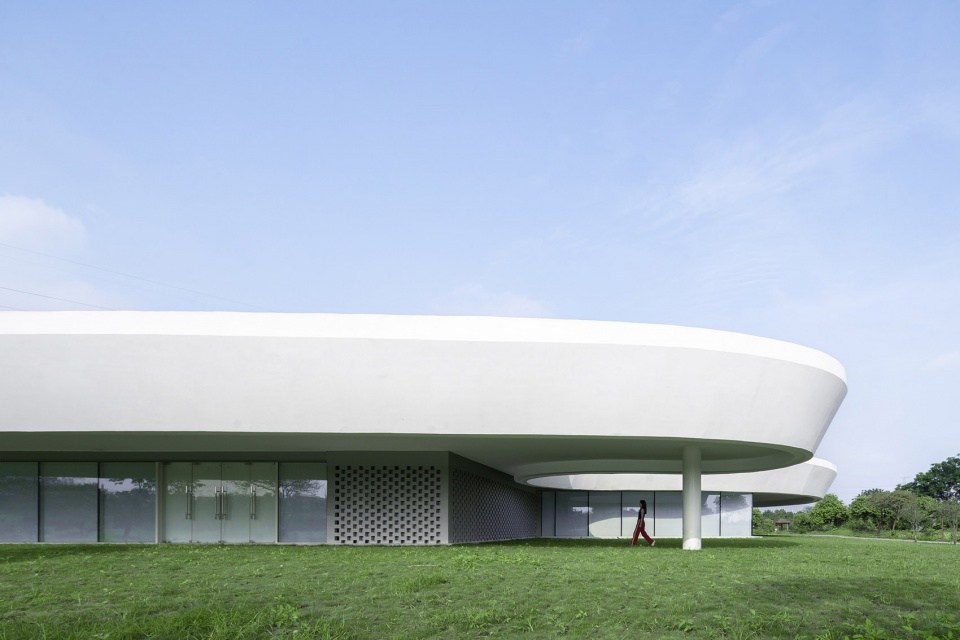 the ripple nanhai district freshwater fish industry technology demonstration and promotion center by wutopia lab