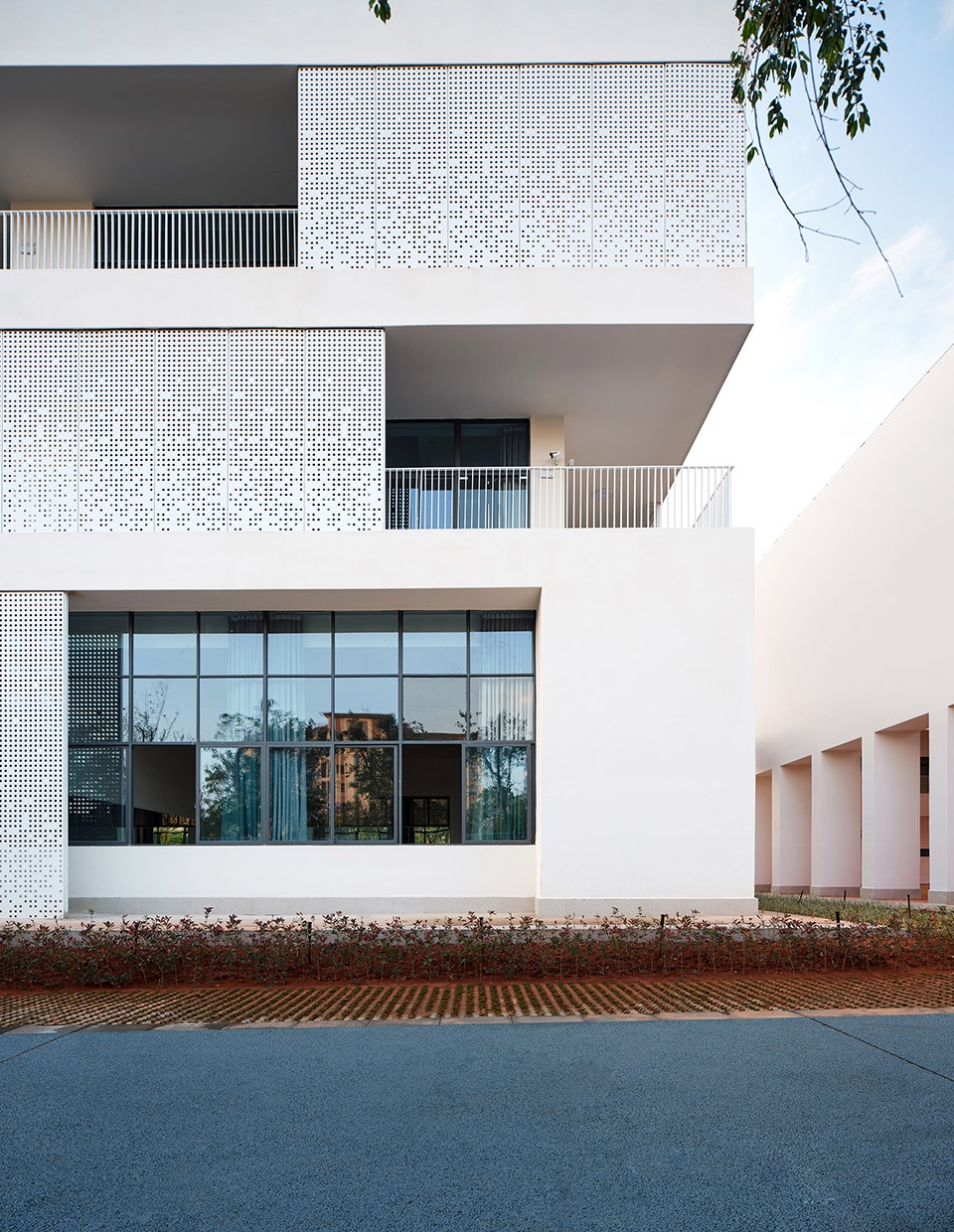 穿孔遮阳板 tao zhi studio