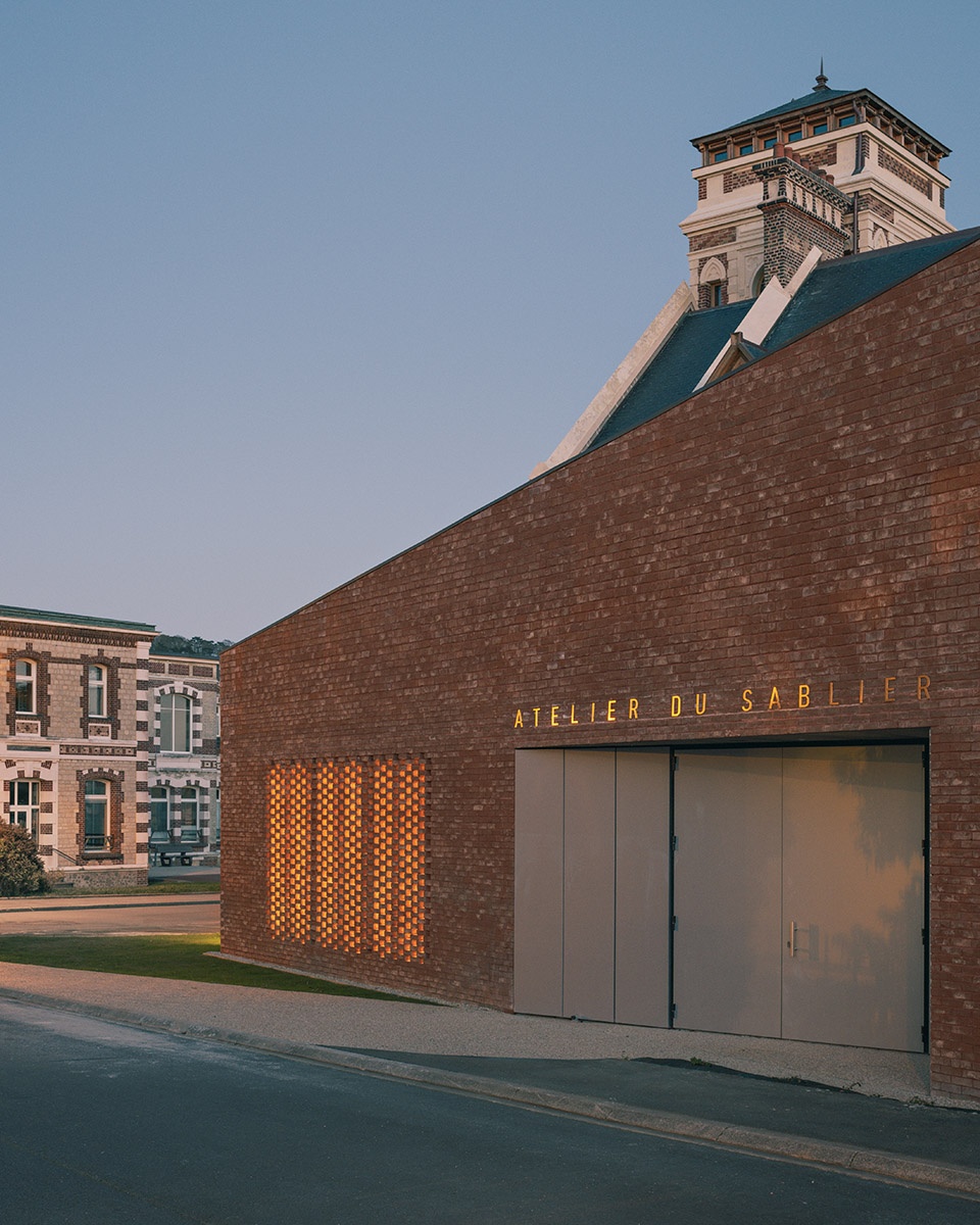 Beffroi de Dives sur mer Centre national de la marionette ACAU Architectes © Charly Broyez HD