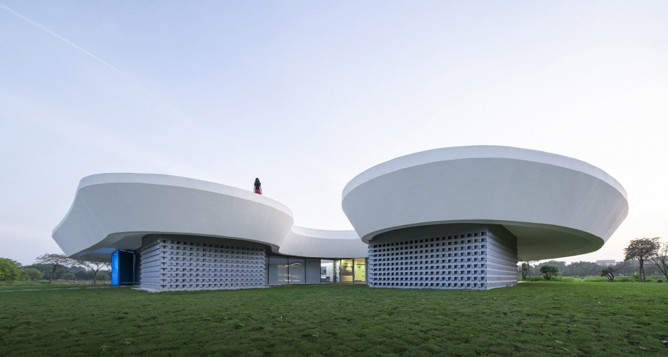 the ripple nanhai district freshwater fish industry technology demonstration and promotion center by wutopia lab
