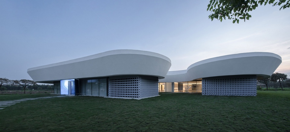 the ripple nanhai district freshwater fish industry technology demonstration and promotion center by wutopia lab