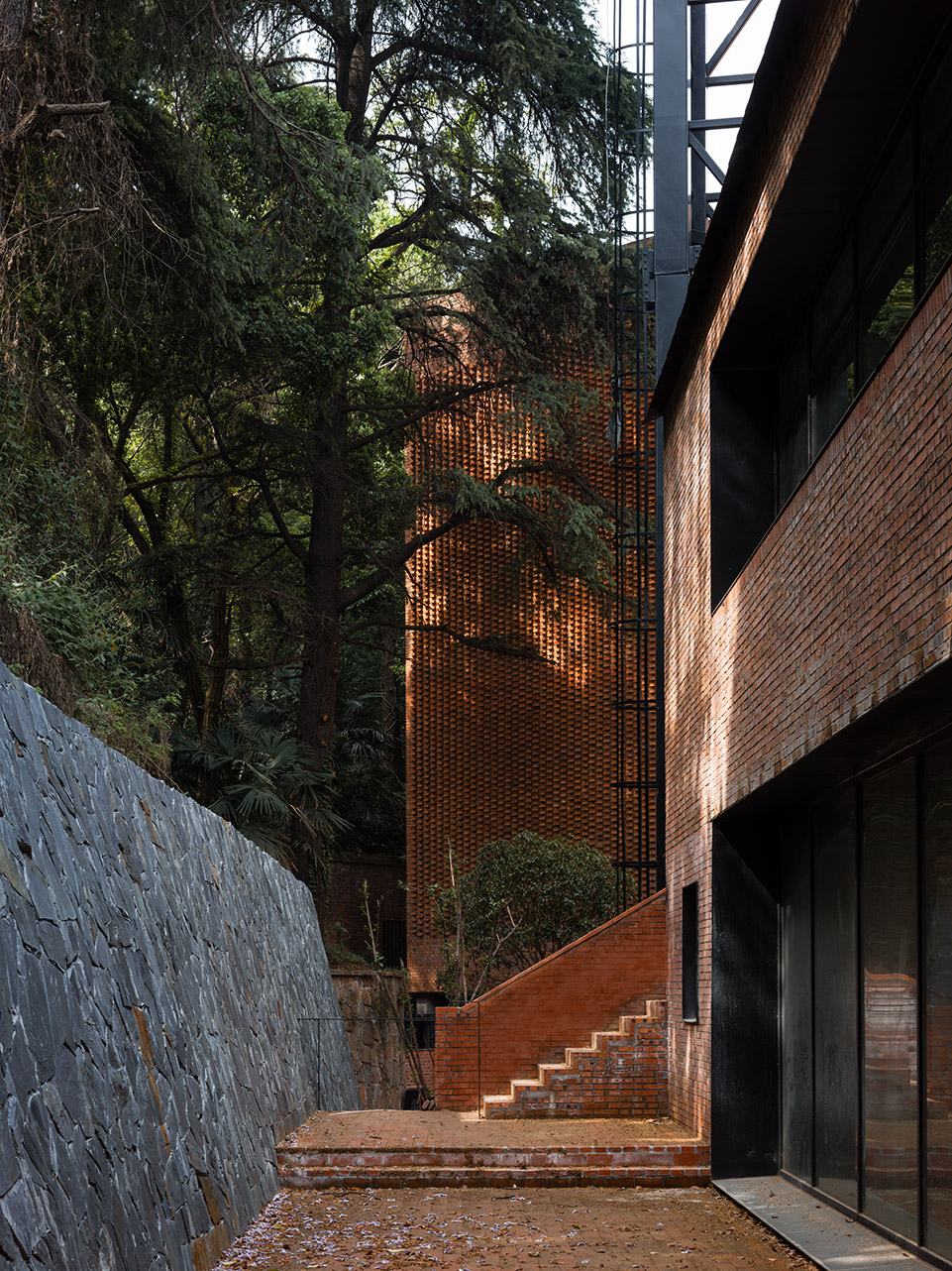 Renovation of Nanjing Combat Machinery Factory (Hongchuang PARK) by Mix