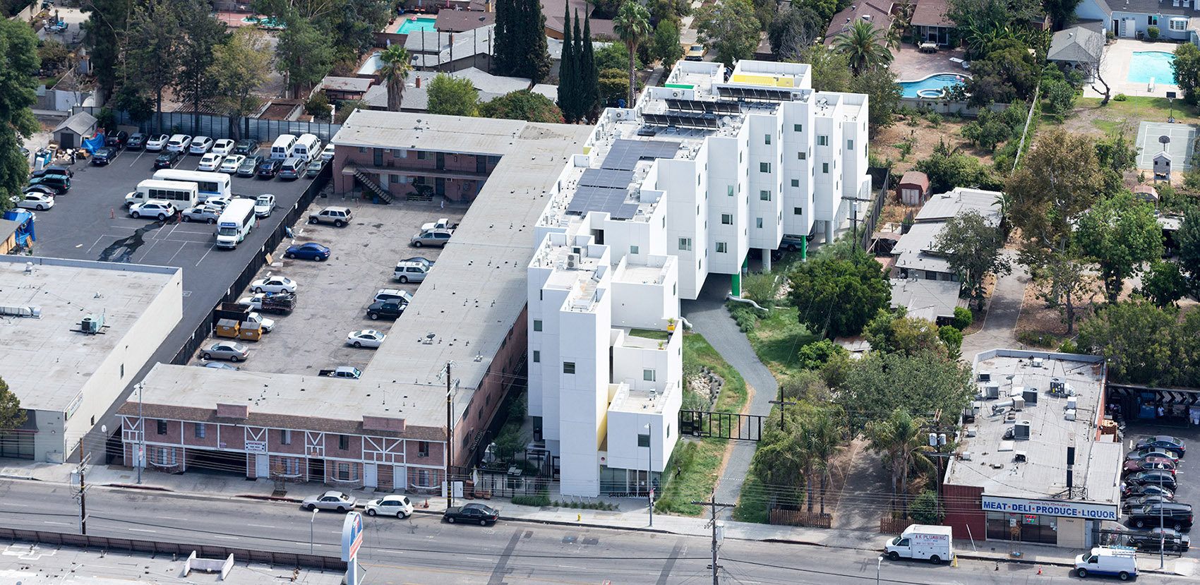 2022-asla-residential-design-award-of-honor-crest-apartments-a