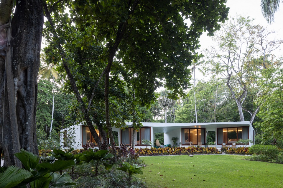 casa las olas by young projects