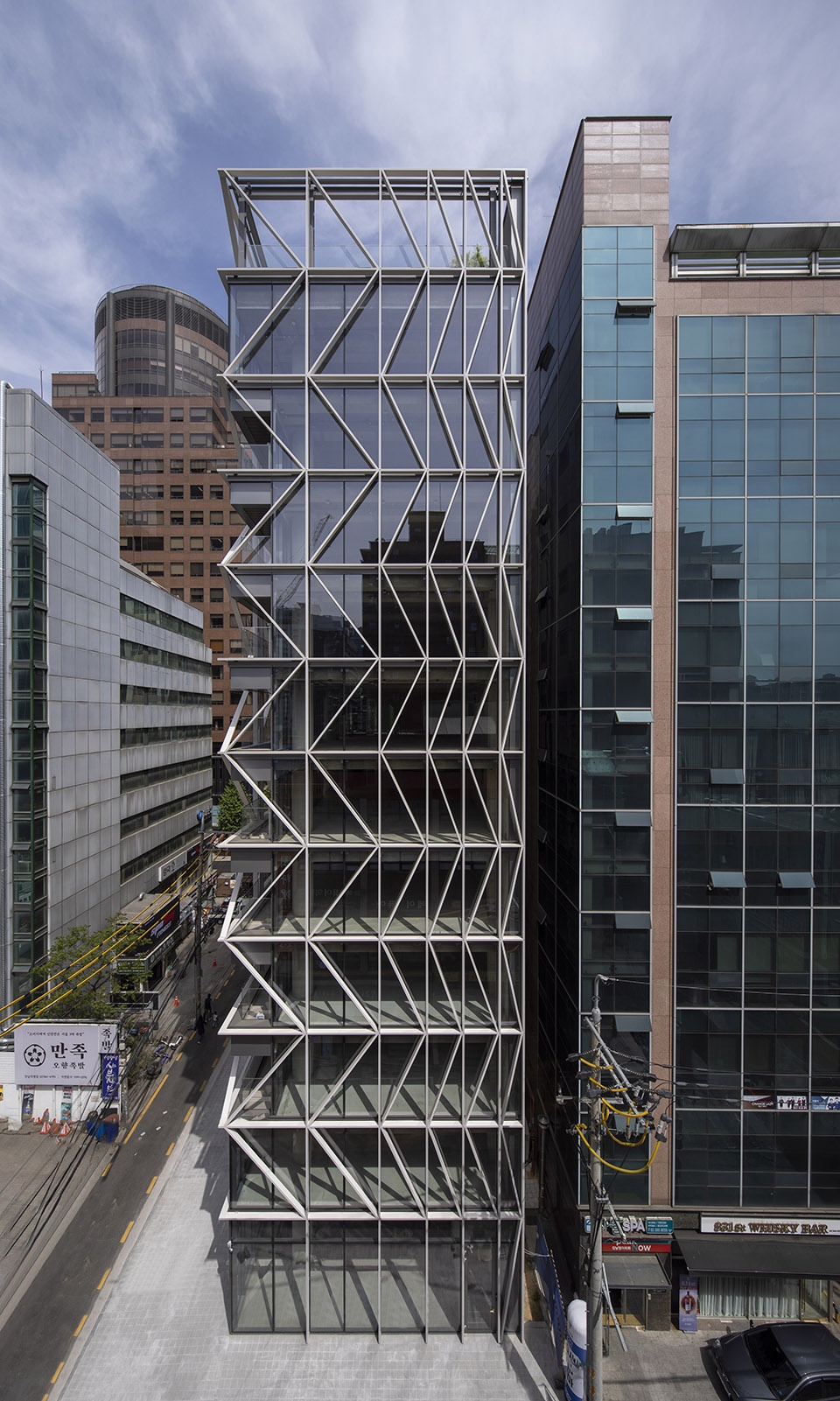 L Tree Tower by Snow AIDe