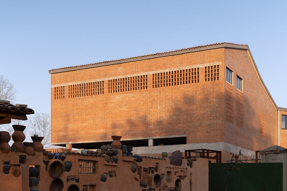doumu dragon kiln and ich lounge in qianshan anhui by greyspace architects