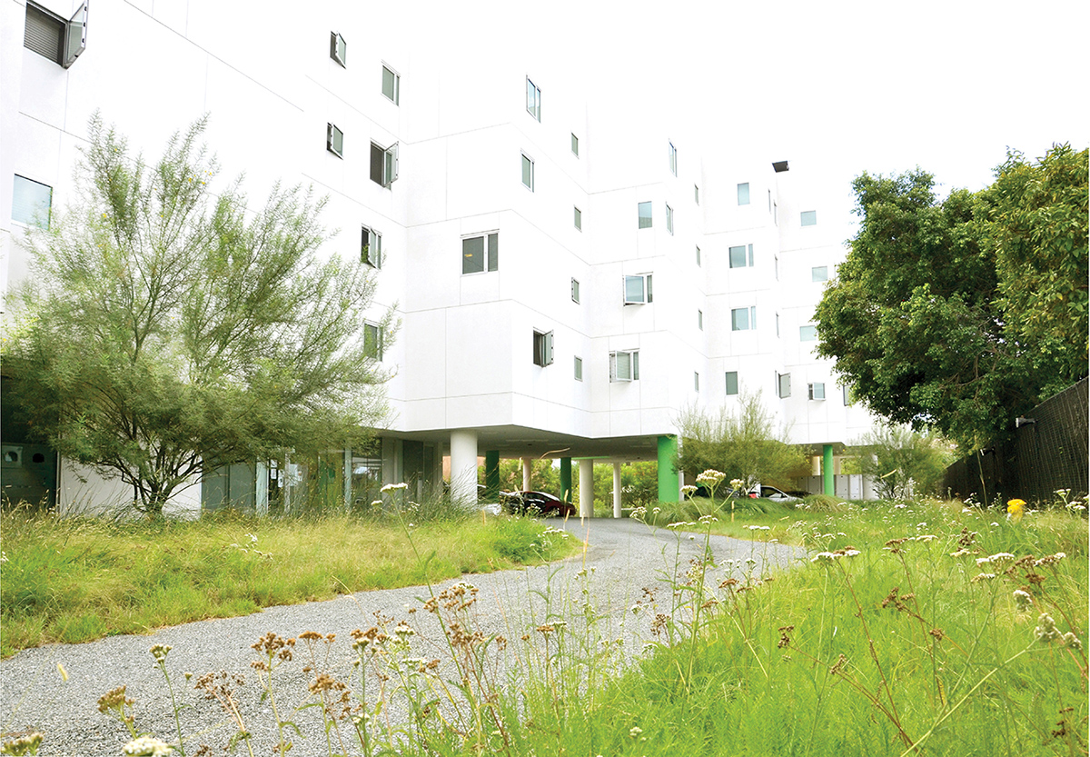 2022 ASLA RESIDENTIAL DESIGN AWARD OF HONOR Crest Apartments, A