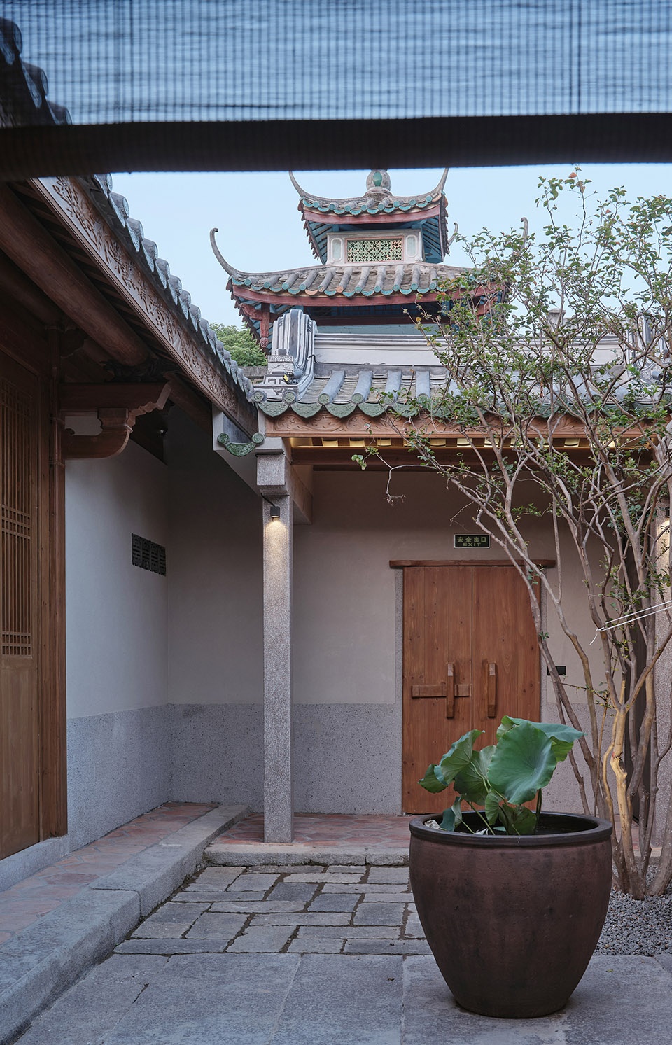 Chaozhou Youxiong Hotel China by Leeko Studio