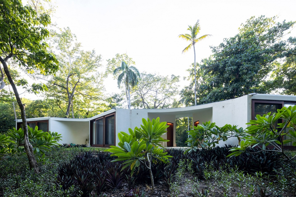 casa las olas by young projects