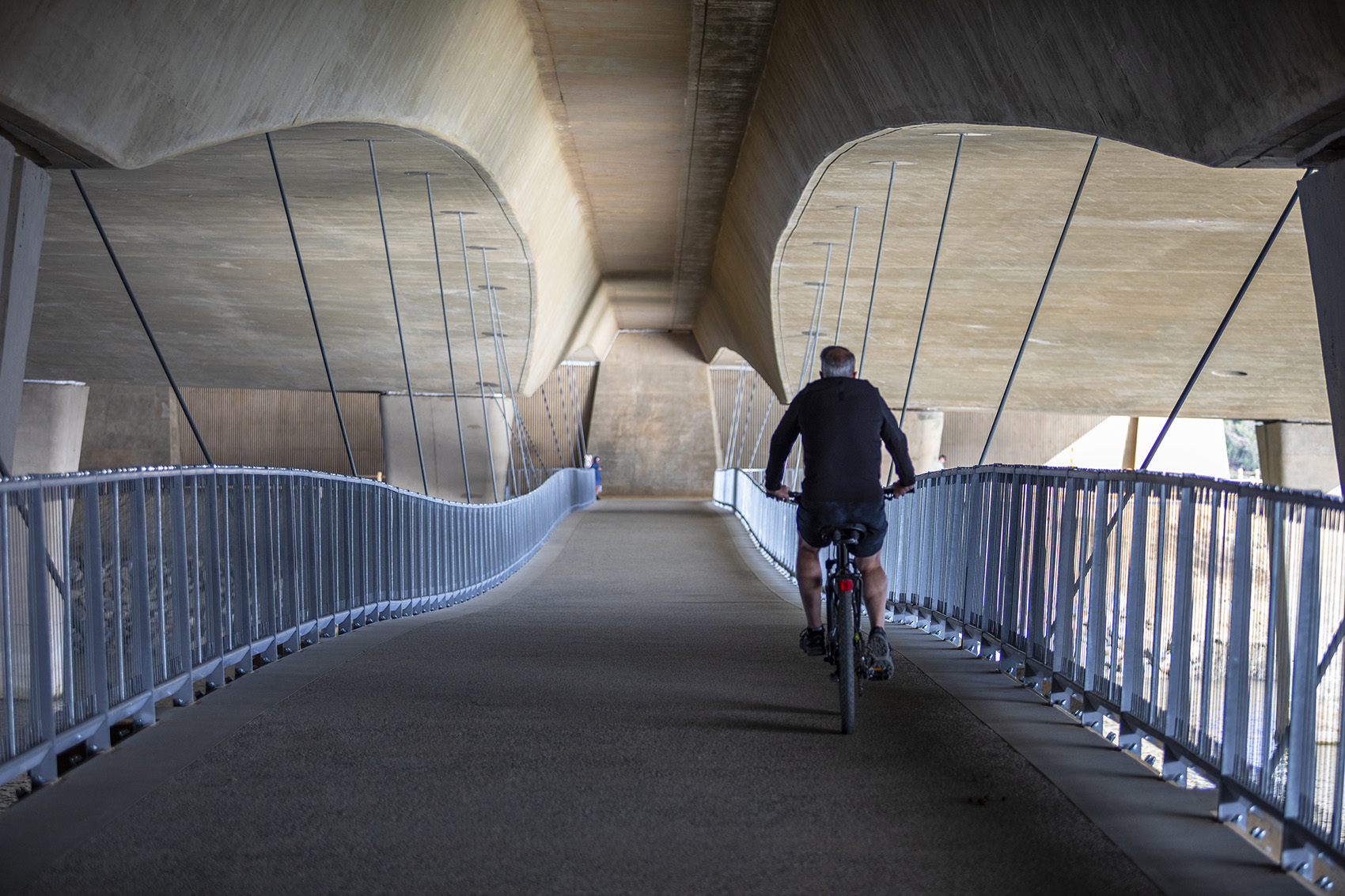 San Elijo Lagoon Pedestrian Bridge by Safdie Rabines Architects - 谷德设计网