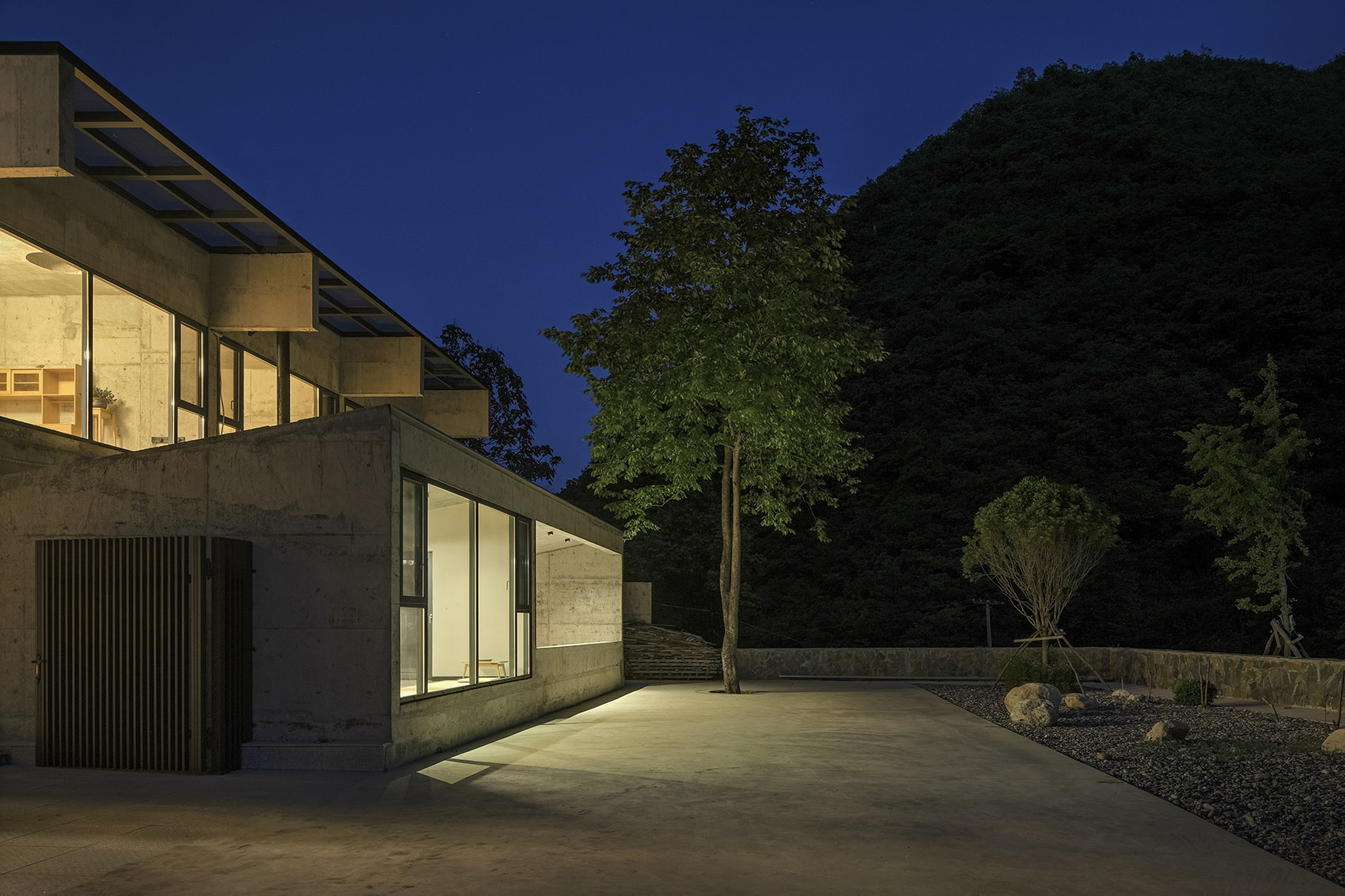 Cliff House by LI WENXI Architects 谷德设计网