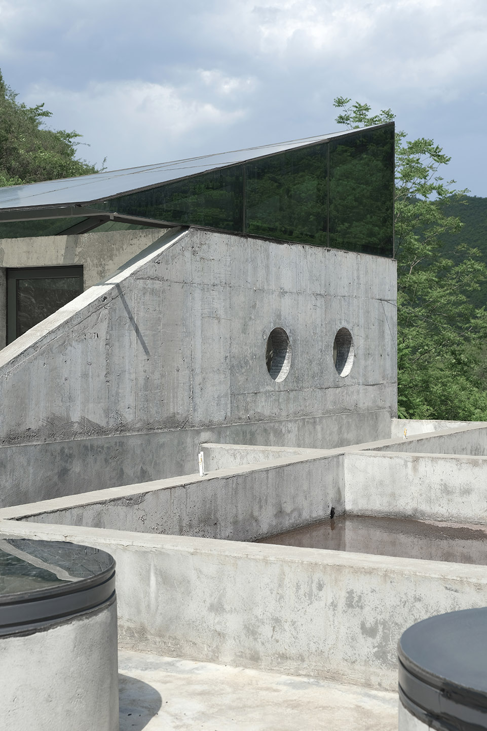 Cliff House by LI WENXI Architects 谷德设计网