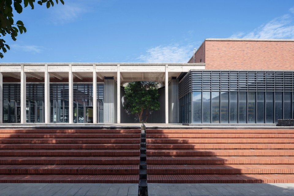 Expansion of Haikou Yanchunling Waste Leachate Treatment Station Phase II by Hangzhou Dakai Architectural Design Co