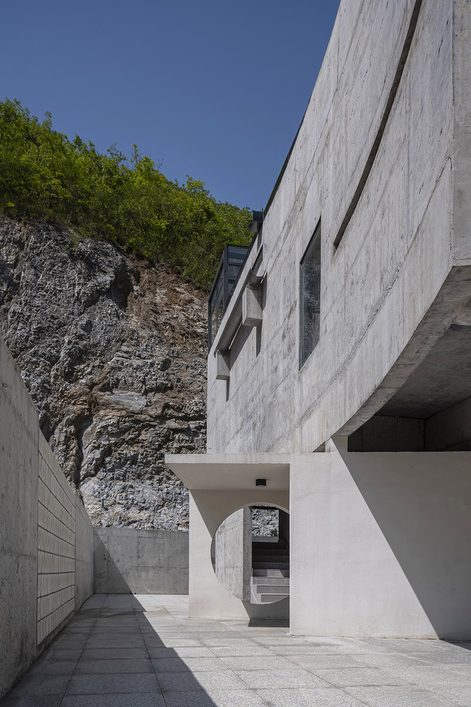 Cliff House by LI WENXI Architects 谷德设计网