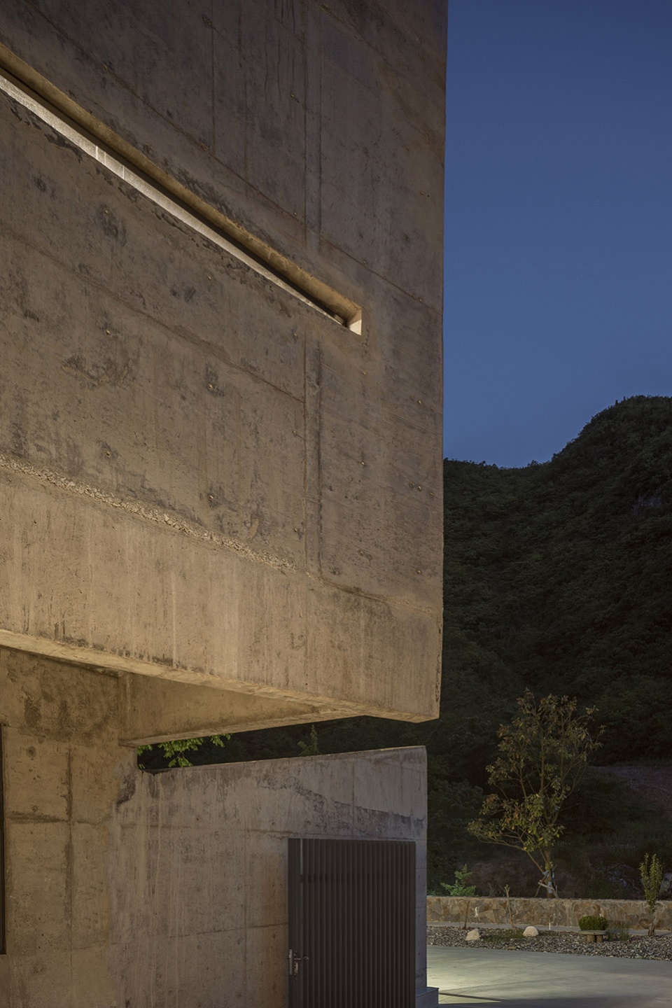 cliff house by li wenxi architects