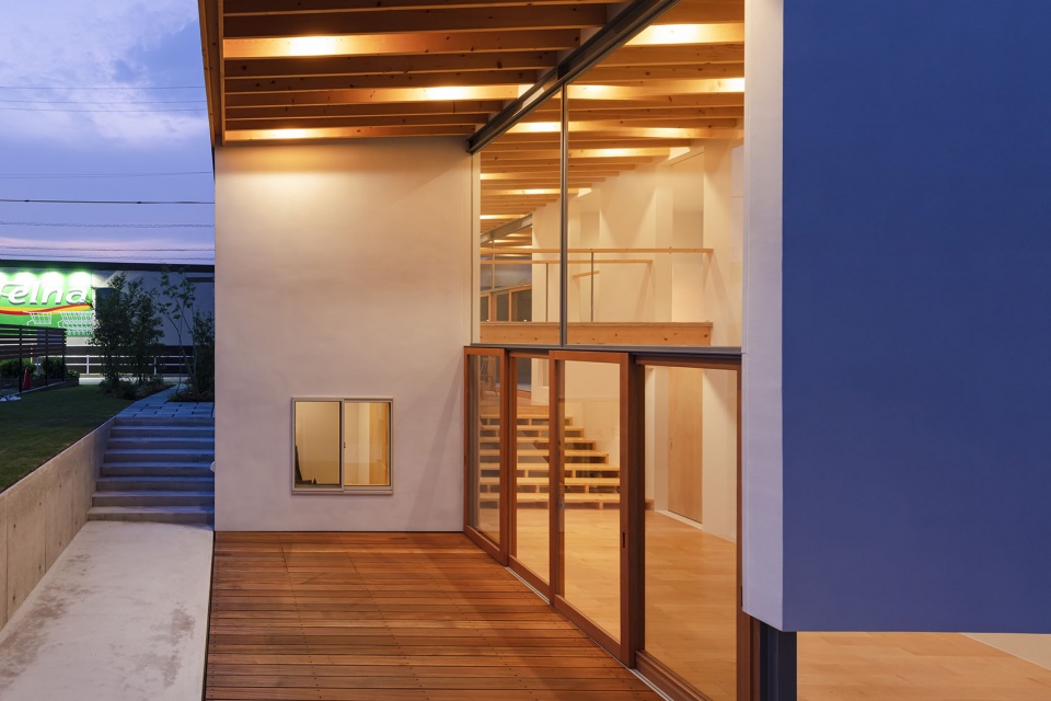 House with Hooked Multi ihrmk