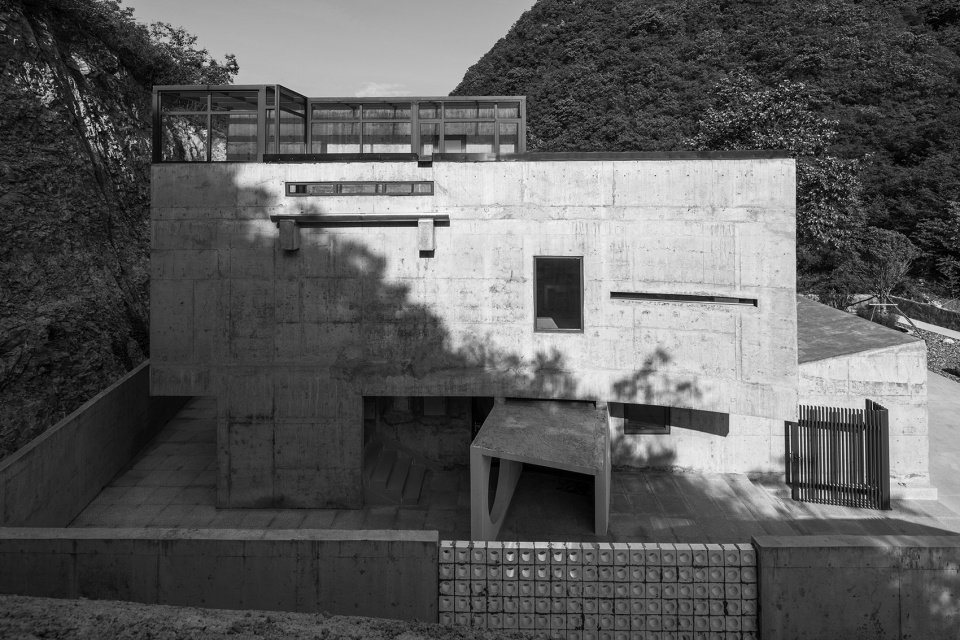 cliff house by li wenxi architects